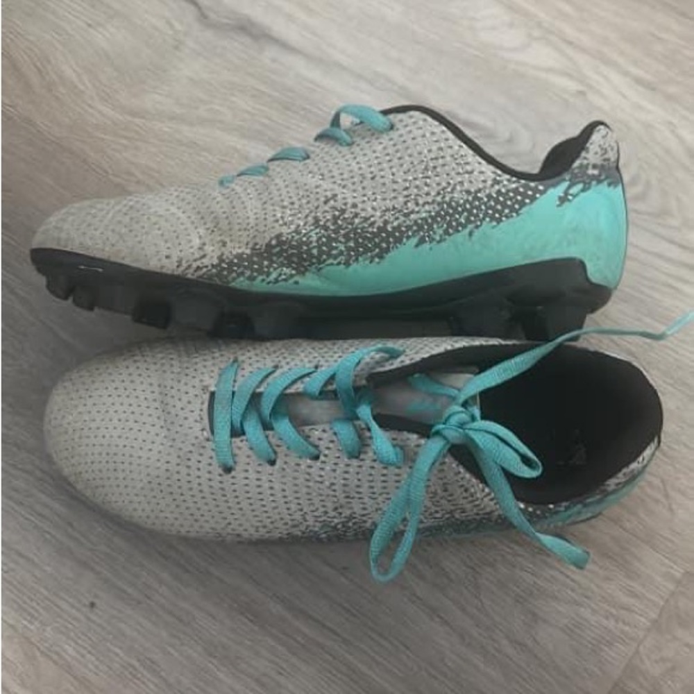 Soccer cleats